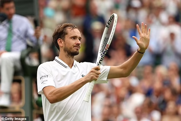 TAL8ET's tweet photo. #Wimbledon
@TAL8ET ▫️ 09/07/2024🎾

6U🇺🇸Navarro 2-0 @ +138
5U🇷🇺Medvedev +5.5 Games @ -120
5U🇪🇸Alcaraz -5.5 Games @ +120
4U🇳🇿Sun ML @ +250

LFG!!💥

#Tennis #BettingTips #FreeBets #TennisBets #TennisTips #GamblingX #ATPTour #MaxPick #WTA #GrandSlam https://t.co/5QKEpFMk3W