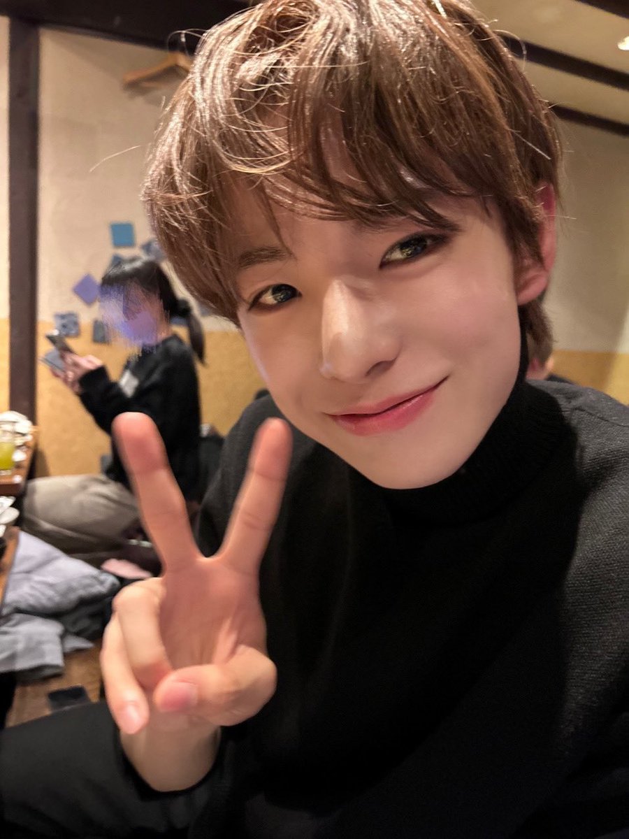 diffe486's tweet photo. 비상계단셀카             회식셀카 ㅋㅋ https://t.co/iQOuQZnCZM