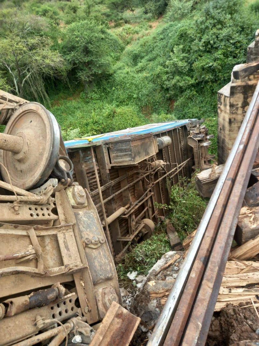 trending_in_KE's tweet photo. A train from Magadi to Kajiado crashed; one person has been confirmed dead, and 30 are critically injured.
#trendinginkenya https://t.co/lI0FRxApjp