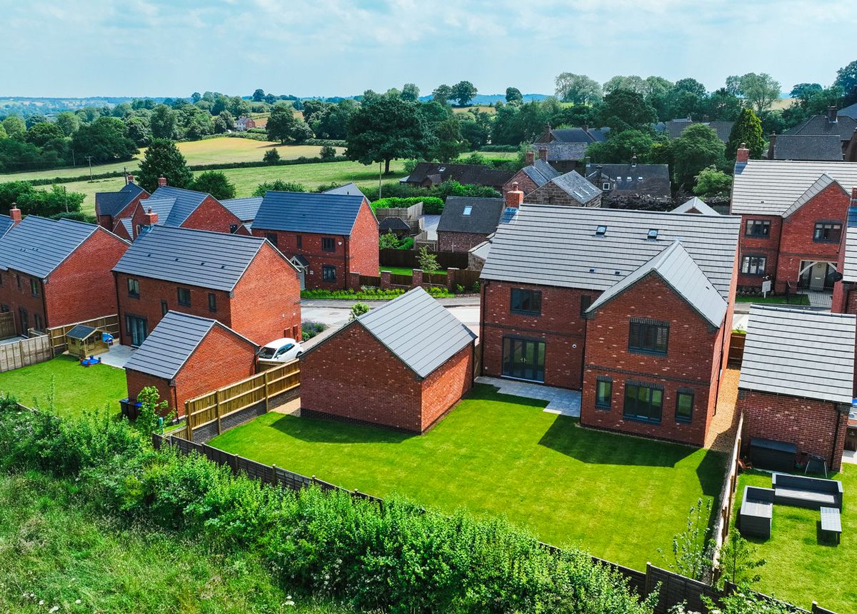 Do you dream of country living? 

Plot 7 - The Barrington at Alverton View comes with flooring throughout and has scenic views overlooking the rear garden. This five-bedroom spacious family home is set on a small private development surrounded by the open countryside.