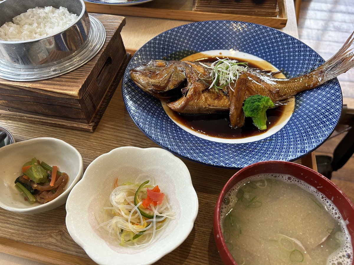 Maju_cinq's tweet photo. 釜で炊いたご飯とお魚がめちゃくちゃ美味しい
こめやさかなや🍚♡

大好きなお店😘 https://t.co/8xqjFJKleL