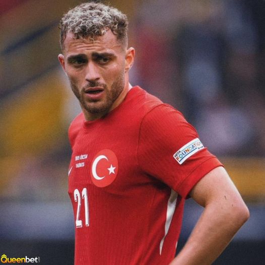 Dünyanın en iyi fiziğine sahip Virgil van Dijk’ı kucağında gezdiriyor.