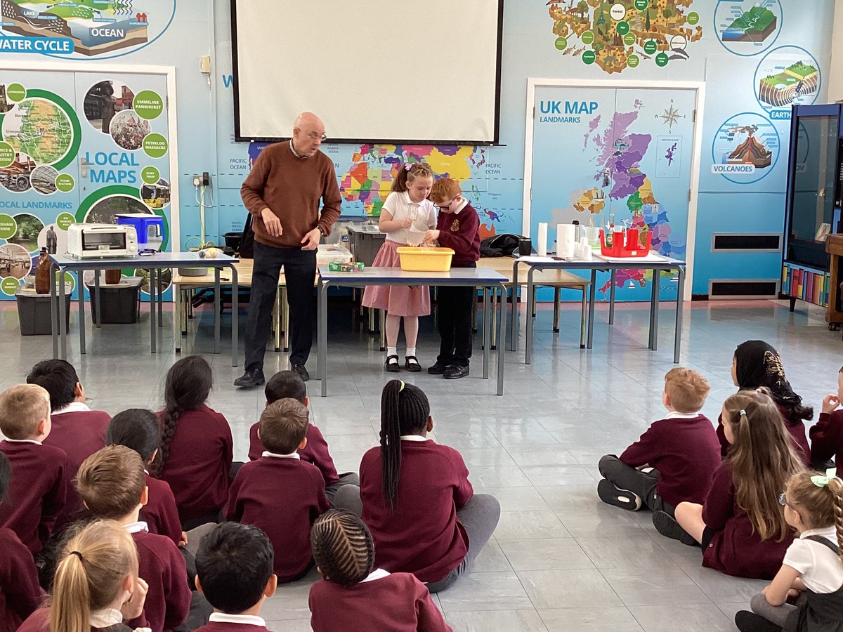Eastwardprimary's tweet photo. Some of KS1 are enjoying a science show with Adrian Bowden this morning learning all about everyday materials. We are enjoying all the different experiments with the materials. We are very lucky! @ogdentrust 🧪🔬🤩 #science #everydaymaterials https://t.co/ZbRtk0jmtl