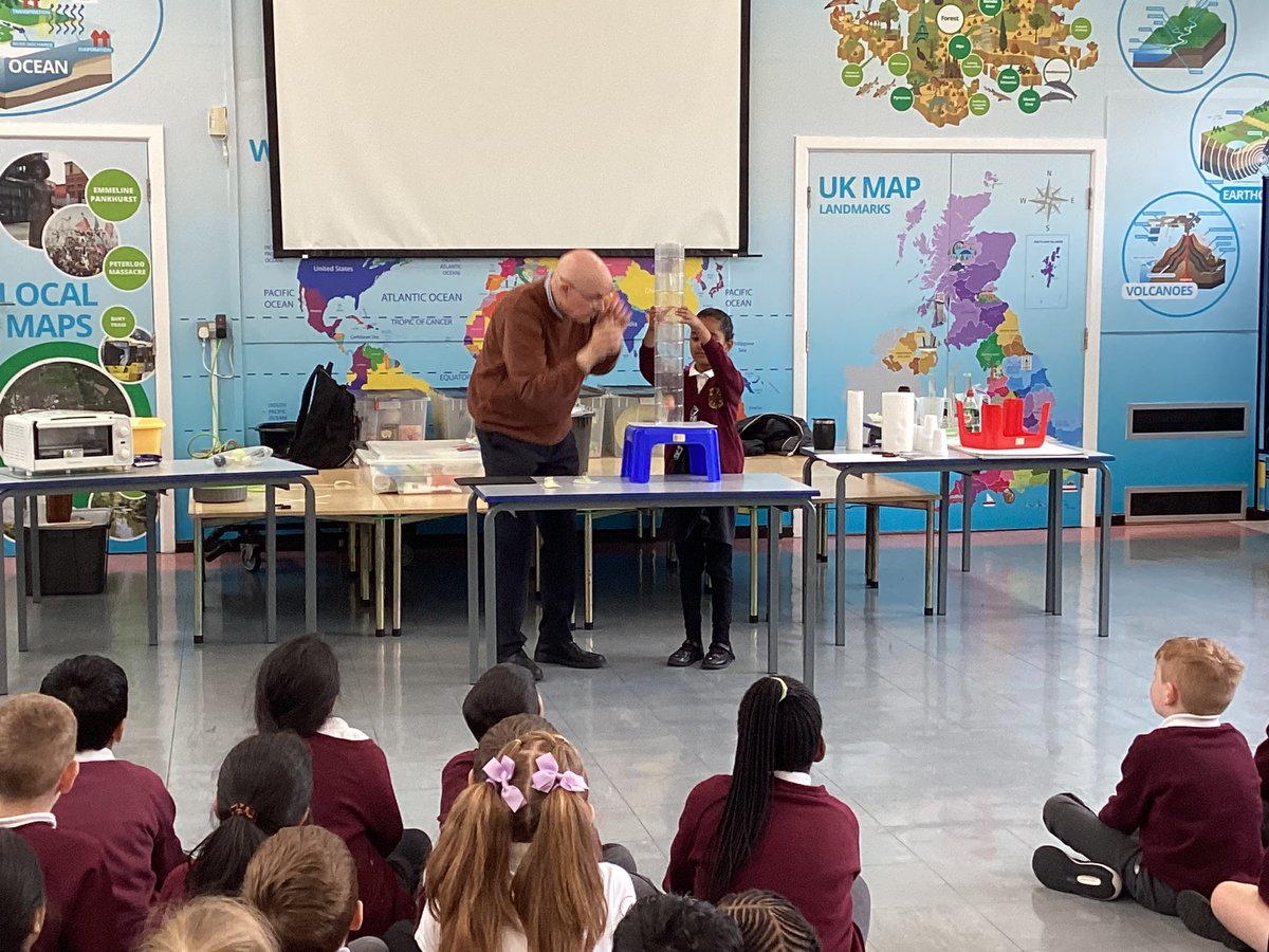 Eastwardprimary's tweet photo. Some of KS1 are enjoying a science show with Adrian Bowden this morning learning all about everyday materials. We are enjoying all the different experiments with the materials. We are very lucky! @ogdentrust 🧪🔬🤩 #science #everydaymaterials https://t.co/ZbRtk0jmtl