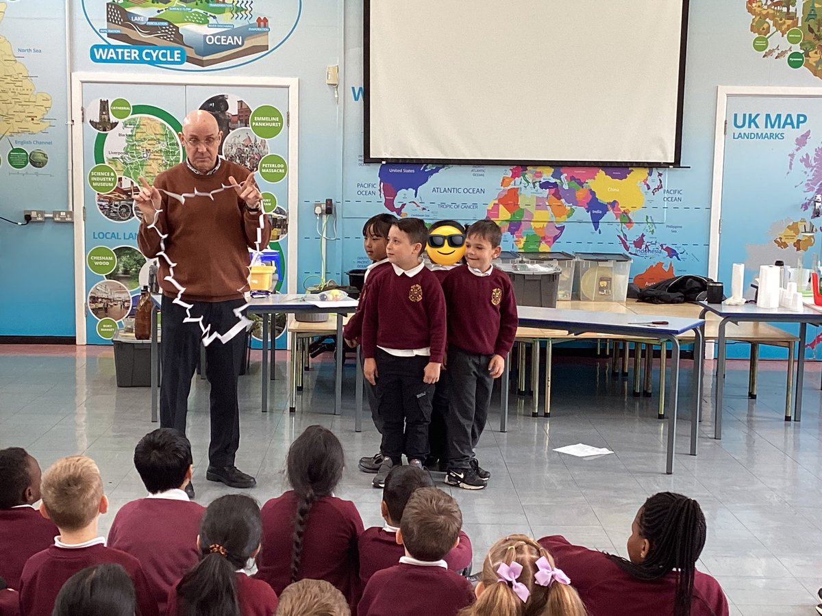 Eastwardprimary's tweet photo. Some of KS1 are enjoying a science show with Adrian Bowden this morning learning all about everyday materials. We are enjoying all the different experiments with the materials. We are very lucky! @ogdentrust 🧪🔬🤩 #science #everydaymaterials https://t.co/ZbRtk0jmtl