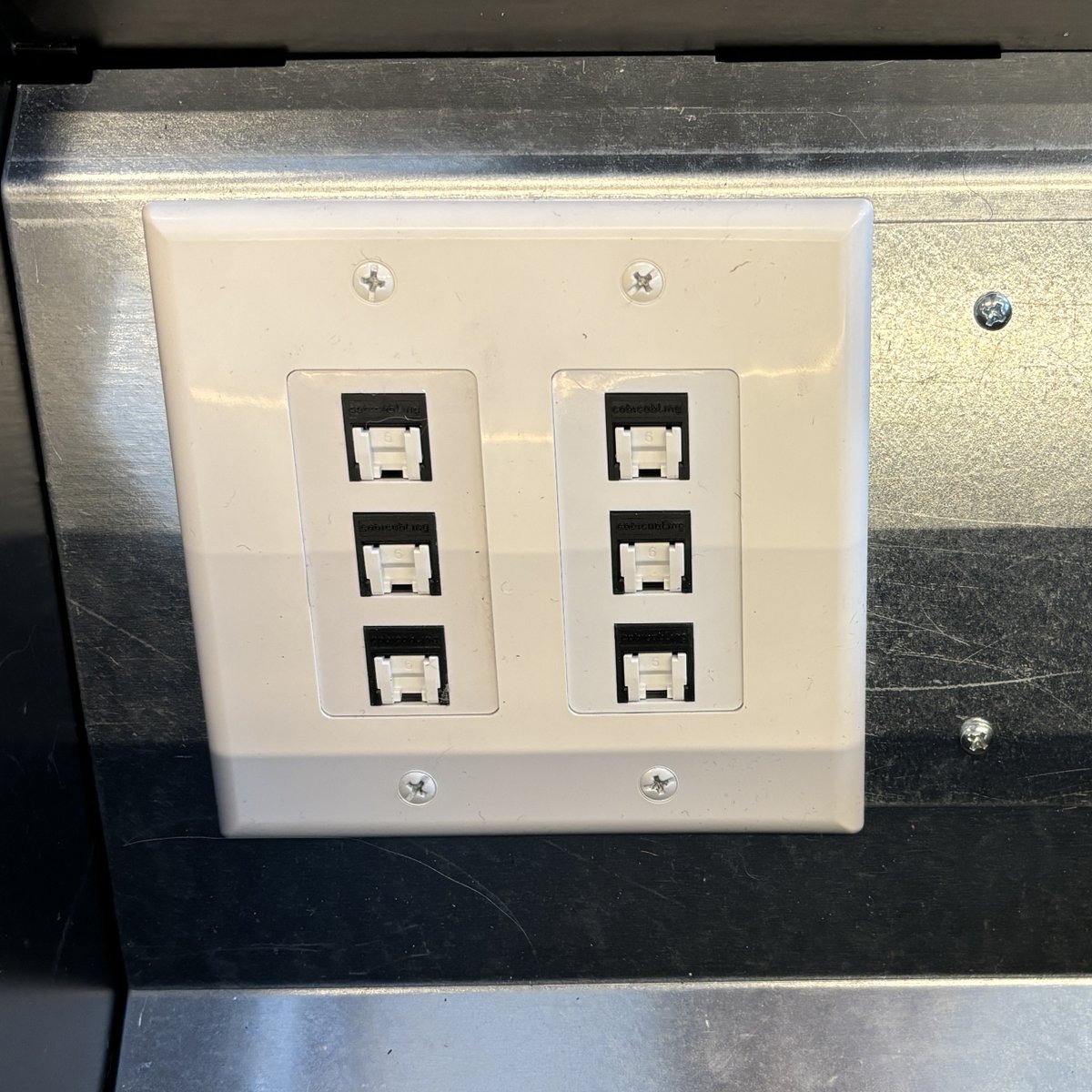 Dizzyfish's tweet photo. An install yesterday with multiple floor boxes. #CobiCabling keystones really hit the mark with their dust covers keeping all the connections safe and sound not just from the site itself but for years to come. Also meeting all cabling system standards required by the client π! https://t.co/fnVGxZFbQY