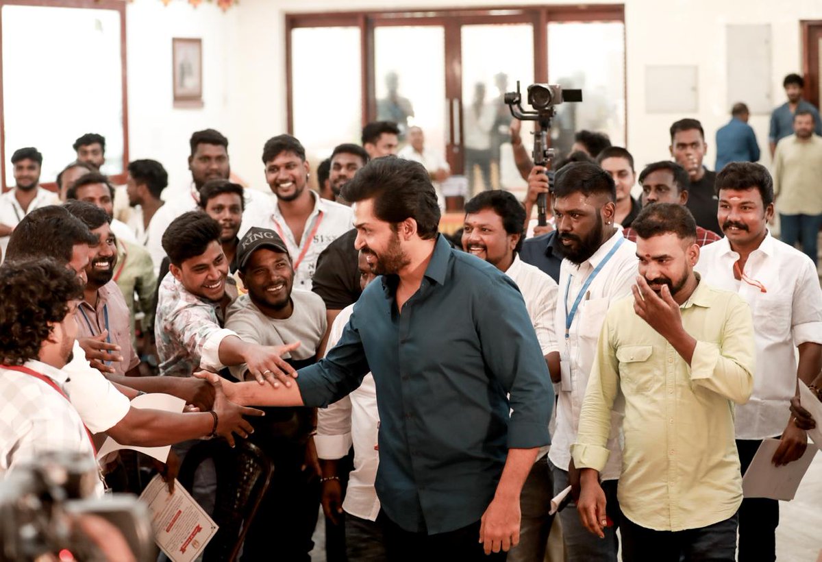 sunnewstamil's tweet image. #Photos | சென்னையில் தனது பிறந்தநாளில் ரத்த தானம் செய்த ரசிகர்களை நேரில் அழைத்துப் பாராட்டி, விருந்தளித்த நடிகர் கார்த்தி.

#SunNews | #BloodDonate | @Karthi_Offl
