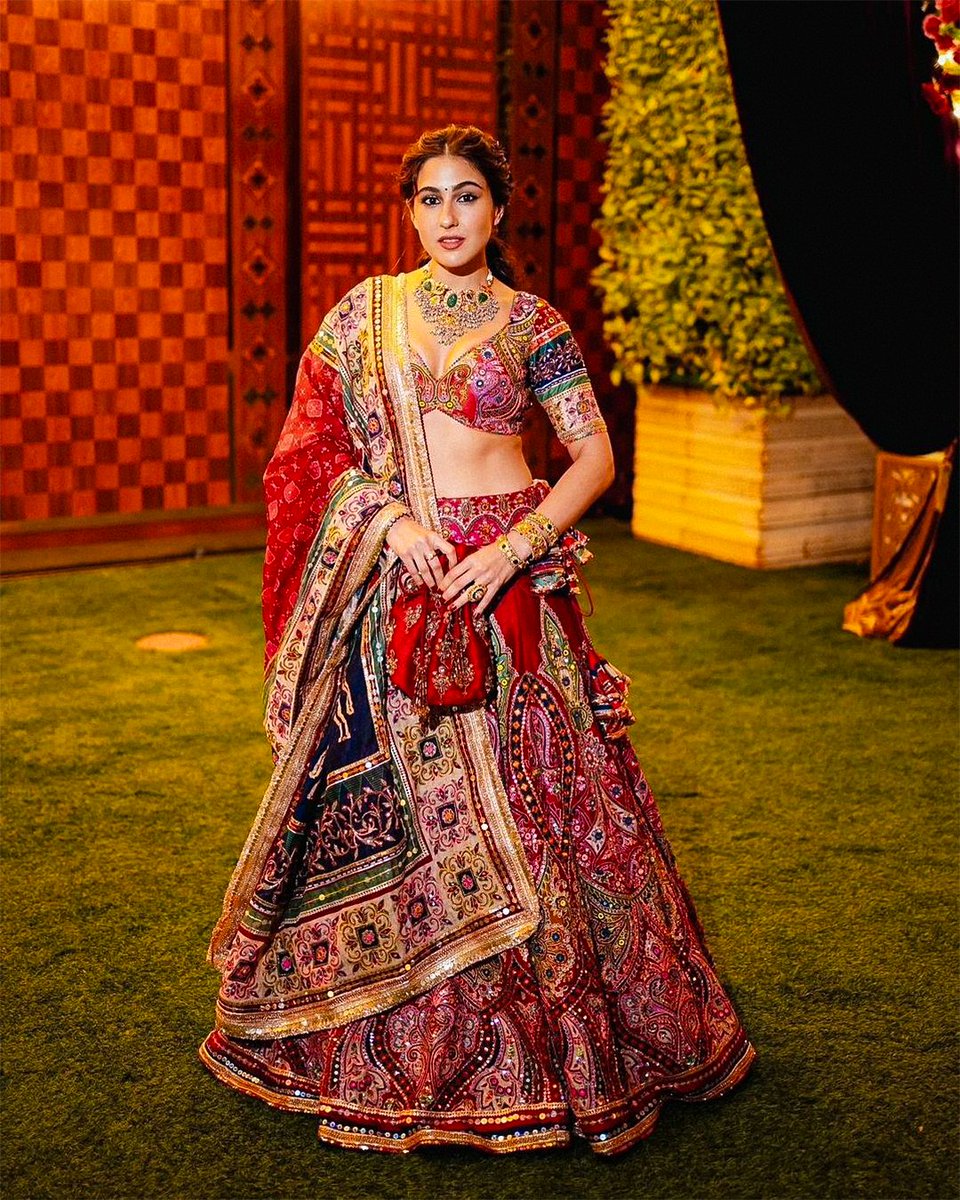 Darjee_magazine's tweet photo. It wasn't all yellow for the #AmbaniHaldiCeremony . Some chose to be in bright vibrant colors while some chose light pastels. But they sure brought their A-game. Swipe to see them all. #shanyakapoor #saraalikhan #janvhikapoor #ananyapandey #fashion #AmbaniWedding #ambaniwadding https://t.co/00gNGWdswE