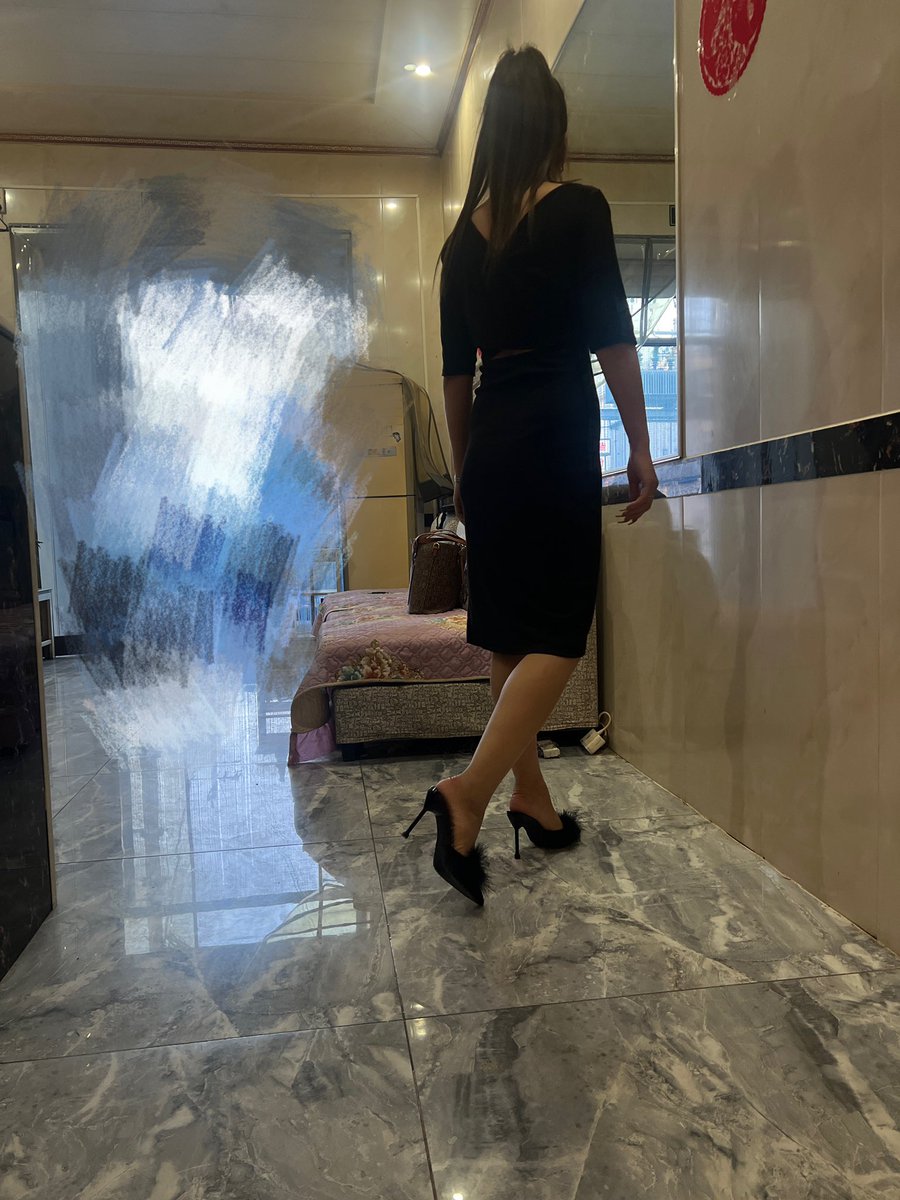 下午接待了一个48岁的男人
项目：足交 
特意穿了高跟 有没有可能也给他吃鸡巴了

#骚货 #丝袜 #露出 #人妻 #丝足
<a href="/wqganenshi_/">有稿投😁</a> 
<a href="/tbzt2024/">推波助臀（接投稿）</a> 
<a href="/007share/">007𝕏🟡（转推版）</a> 
<a href="/Haosehou/">好色猴</a>