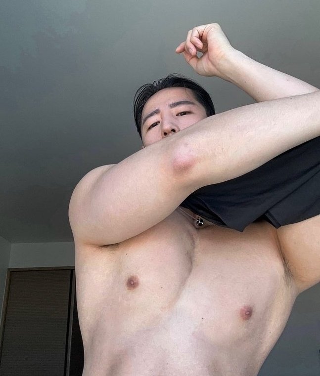 lustfulfvck's tweet photo. the dad has caught you staring while he changed so he decided to give it to you. you like the sight from down there, huh? https://t.co/Nm9uGDBm4b