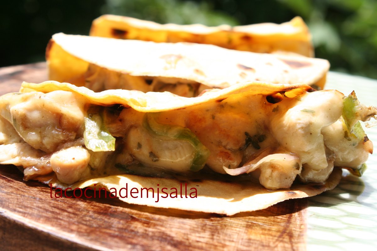 MjSalla's tweet photo. TACOS DE POLLO CON TORTILLAS DE MAIZ. Receta en este enlace 👇👇👇👇https://t.co/6w4a6K5aDk https://t.co/4qyB5AY8HO