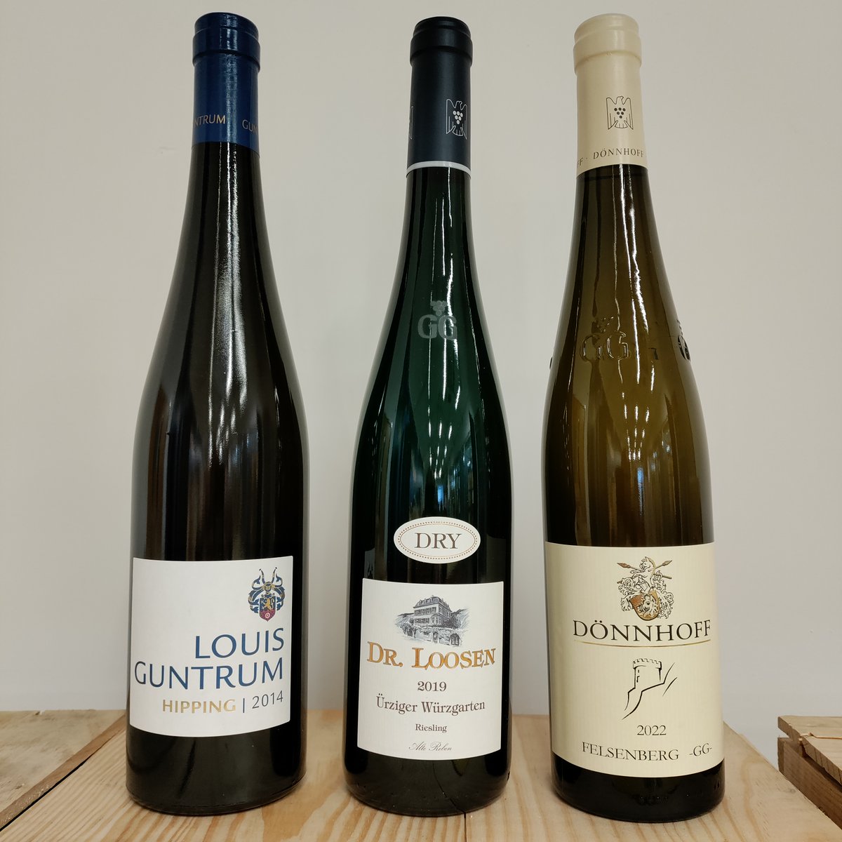 frazierjoneswm's tweet photo. GG aka ‘Grosses Gewächs’ is a term used to identify some of Germany’s finest dry white wines😋
5% OFF all Rieslings instore/online.
Prost! 🥂
#Frazierswine #31DaysOfGermanRiesling #GG #Riesling #loveriesling #wine #wineshop #solihull #shirley #knowle #dorridge #birmingham https://t.co/uQAUIodr01