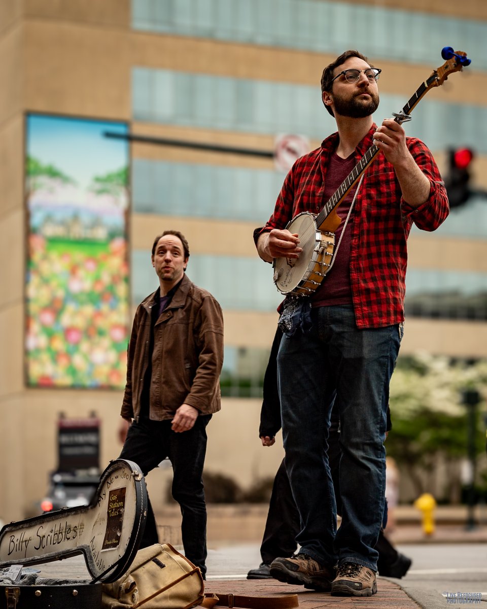 LiveRefocused's tweet photo. @billyscribbles busking in Asheville. 

(and some other dude) 

 #Asheville #busking #canon #liverefocused #NorthCarolina #photography #pictas #pictasstreet #podium #podium_street #potd #snap_community #snap_potd #snap_street #streetphotography #EOS6DII https://t.co/zLCGqqCxlT