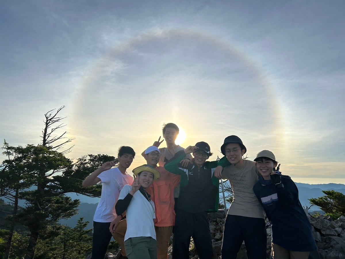 OPUWV's tweet photo. 2024/7/9
八経ヶ岳を登りました！
1泊2日の山行として、夏合宿前の最後の合宿となりました。一回生としては初めての2000メートル近くの山行となり、良い経験となったと思います😄これから予備合宿までは活動がありませんが、各自自主トレを怠らないように頑張っていきます！！ https://t.co/7KvMPuN9Fv