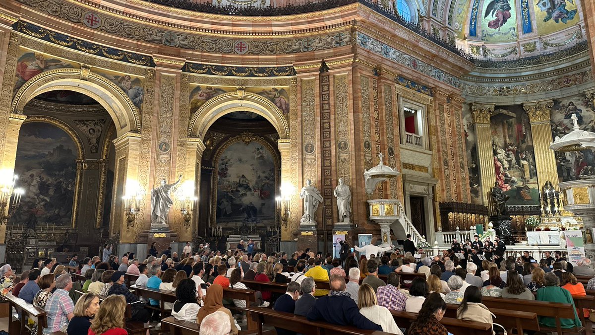 ArcoForum's tweet photo. Tras la celebración del simposio interconfesional en el marco de @ProtoneProject, la majestuosa Basílica de San Francisco el Grande en Madrid se llenó de armonía y diversidad con el emocionante @ConcCulturas, ofrecido por @joire_es. https://t.co/SJECsJU4qm