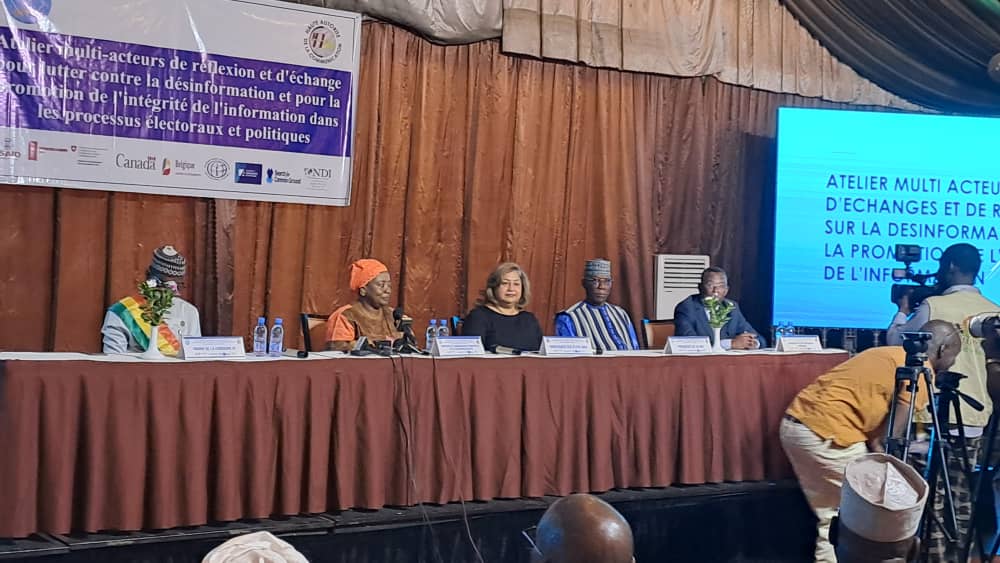 KAS_Sahel's tweet photo. s'ouvre à Bamako un atelier d'actualité de plusieurs acteurs de "Réflexion et d’échange pour lutter contre la désinformation et pour la promotion de l’intégrité de l’information dans les processus électoraux et politiques". A suivre! https://t.co/rV6C1F4rgw