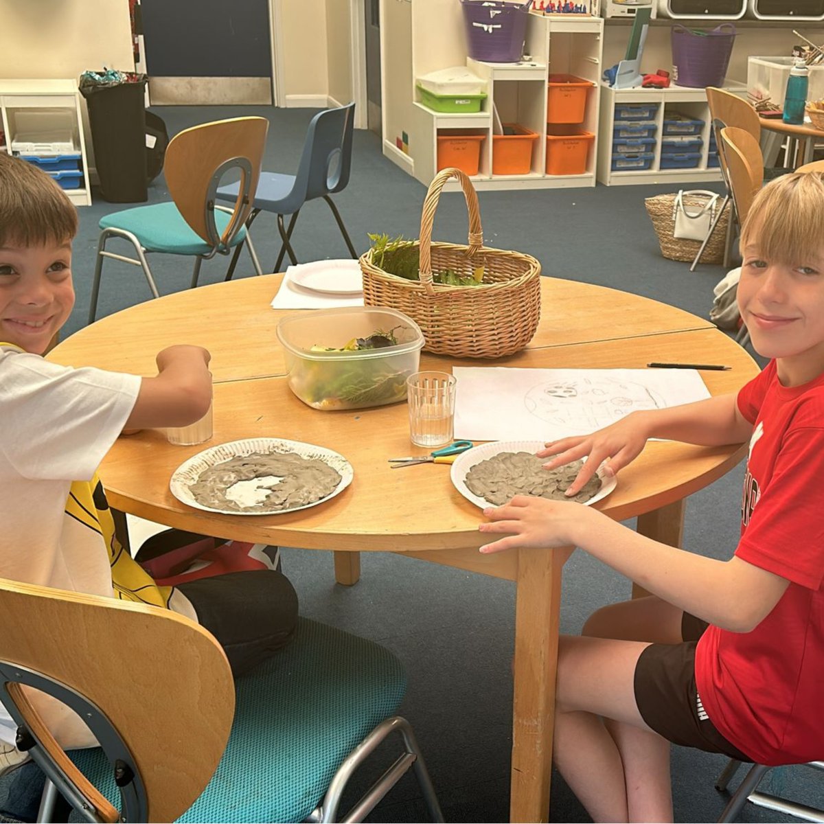 SAnselmsPrep's tweet photo. Yesterday, we kicked off the summer break with one of our fantastic S. Anselm's Activity Days! 

Our pupils enjoyed foraging for petals, sticks, and leaves to create beautiful well dressings. 🌸🍃 #SummerFun #Creativity #WellDressing #SAnselmsActivityDay https://t.co/SduNB7k2sx