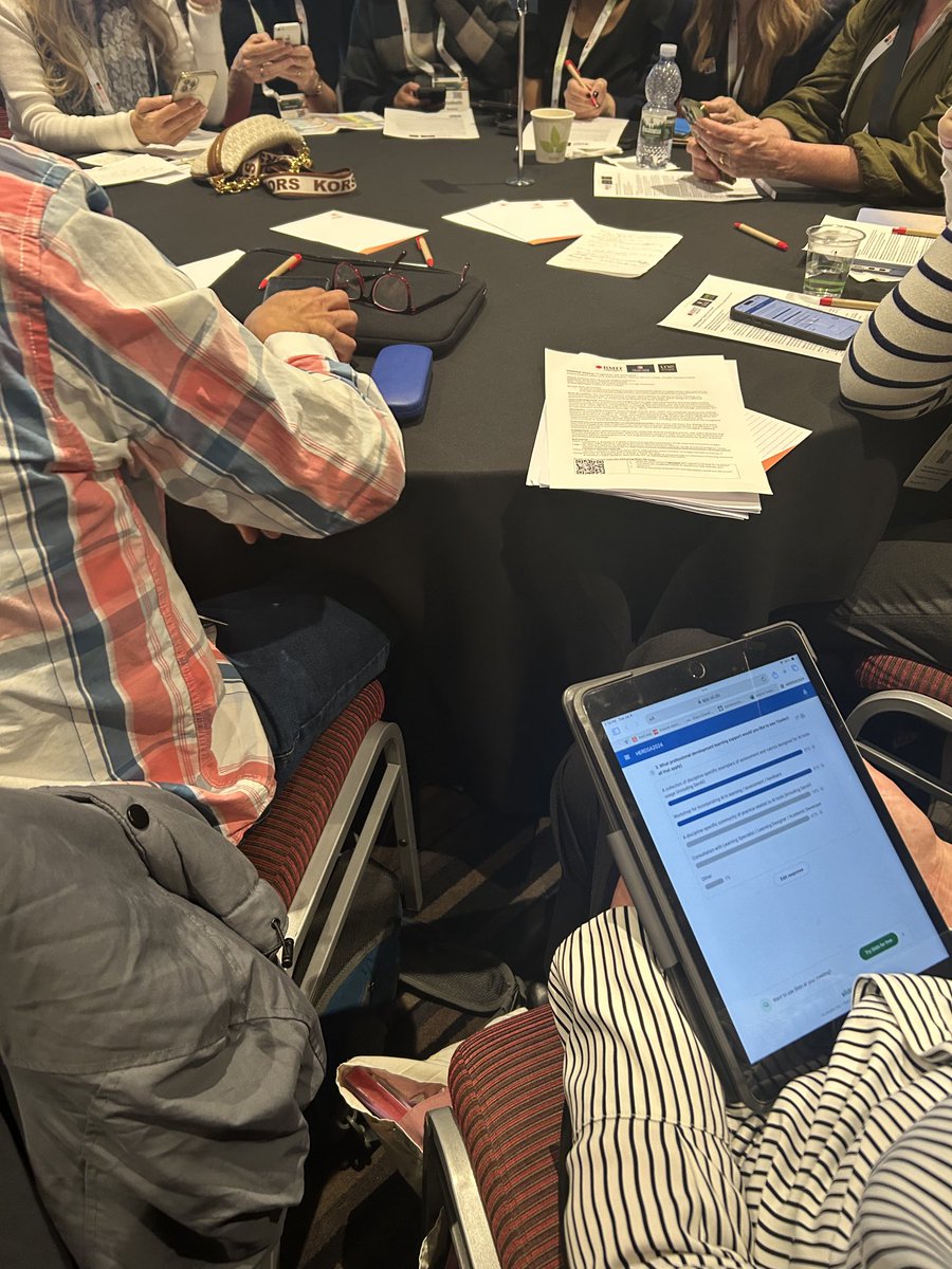 My first ⁦@herdsa_conf⁩.’Round tables’ seem to be interesting format when discussing well understood topic with diverse views such as #AI #Assessments.