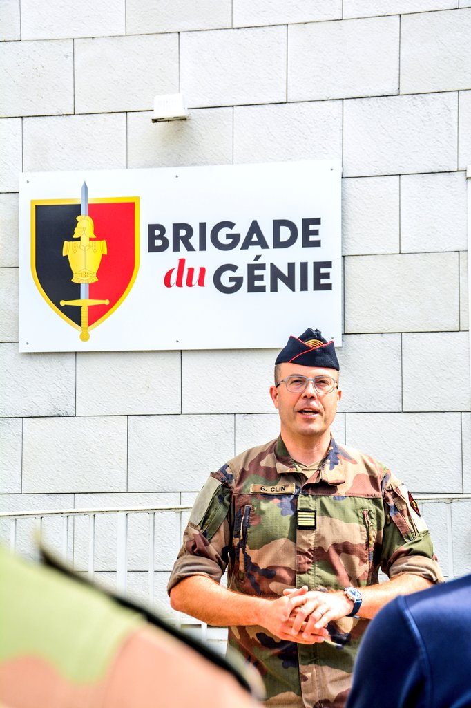 ecolegenie49's tweet photo. La brigade du gĂ©nie est officiellement installĂ©e sur #Angers đą
Le général Bizien, qui prend le commandement de la #BGEN, accompagné du général Vergez (directeur de l'ESID) ont inauguré les bùtiments de cette nouvelle brigade, créée sous le @CommandementALT.
#sapeur https://t.co/mwhpEj6y6K