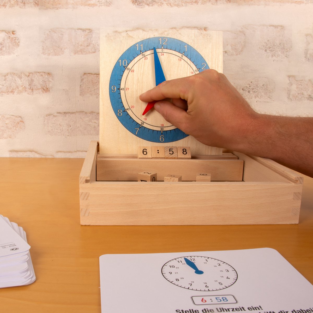 UPDate: Es gibt jetzt eine Anleitung zum Lernset Die Uhr lernen mit Montessori. Am Ende der Seite einfach als PDF herunterladen.
montessori-shop.de/die-uhr-lernen… #Montessori #Montessorishop #Montessorimaterial #Uhrlernen #Uhrzeitlernen