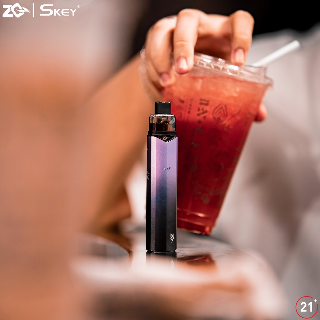 ZQ_VAPOR's tweet photo. Xtal Max is perfect for kicking back and unwinding🍹💨 What's your must-have when chilling?

#xtalmax #zq #zqvapor #vape #vaping #vapefun #relax #chilling https://t.co/ra8phnP7lB