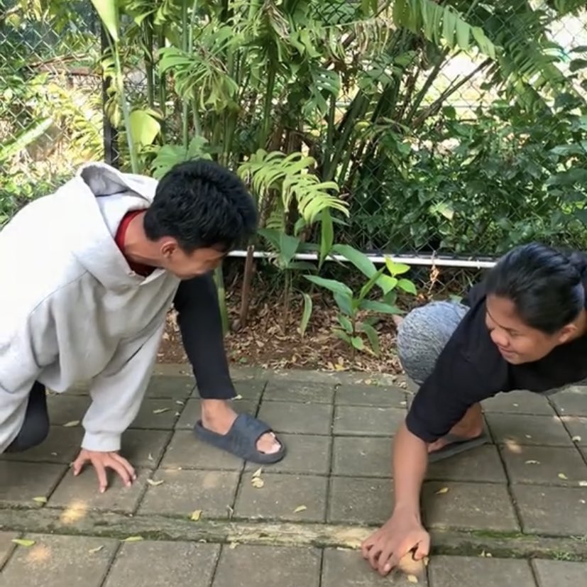 fyxpai13's tweet photo. KITA ADALAH MBA” YG NGEVIDIO IN😭😭🙏 https://t.co/RwalsifmyY