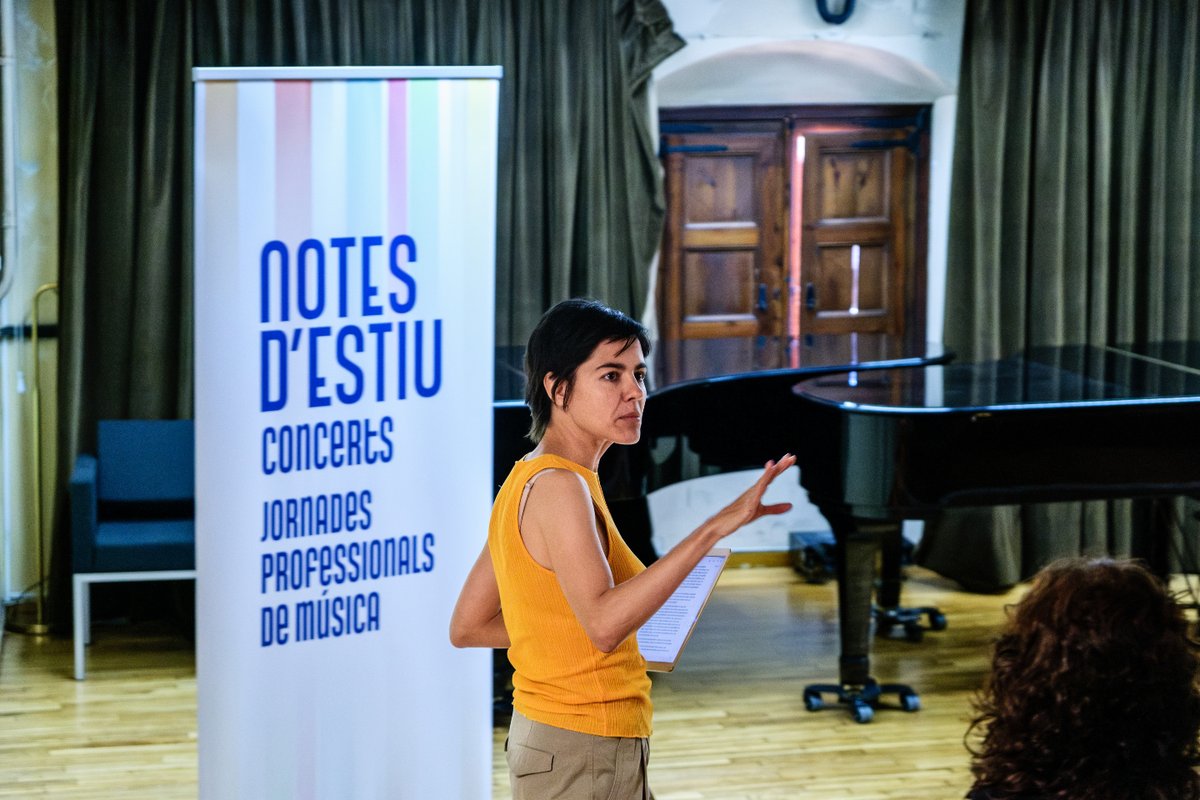 CMTarragona's tweet photo. El segon dia del #NotesdEstiu començava amb l' @esthervilo i seguíem amb una taula rodona amb #MatthewYeeKing, @PerePeries i @RaquelGTomas moderada per #RamonLópezdeMántaras.
📸 Abelardo Castellet
@dipta_cat
#70anyscmtarragona #cmtarragona #conservatoritarragona https://t.co/6Fu0CSbIO8