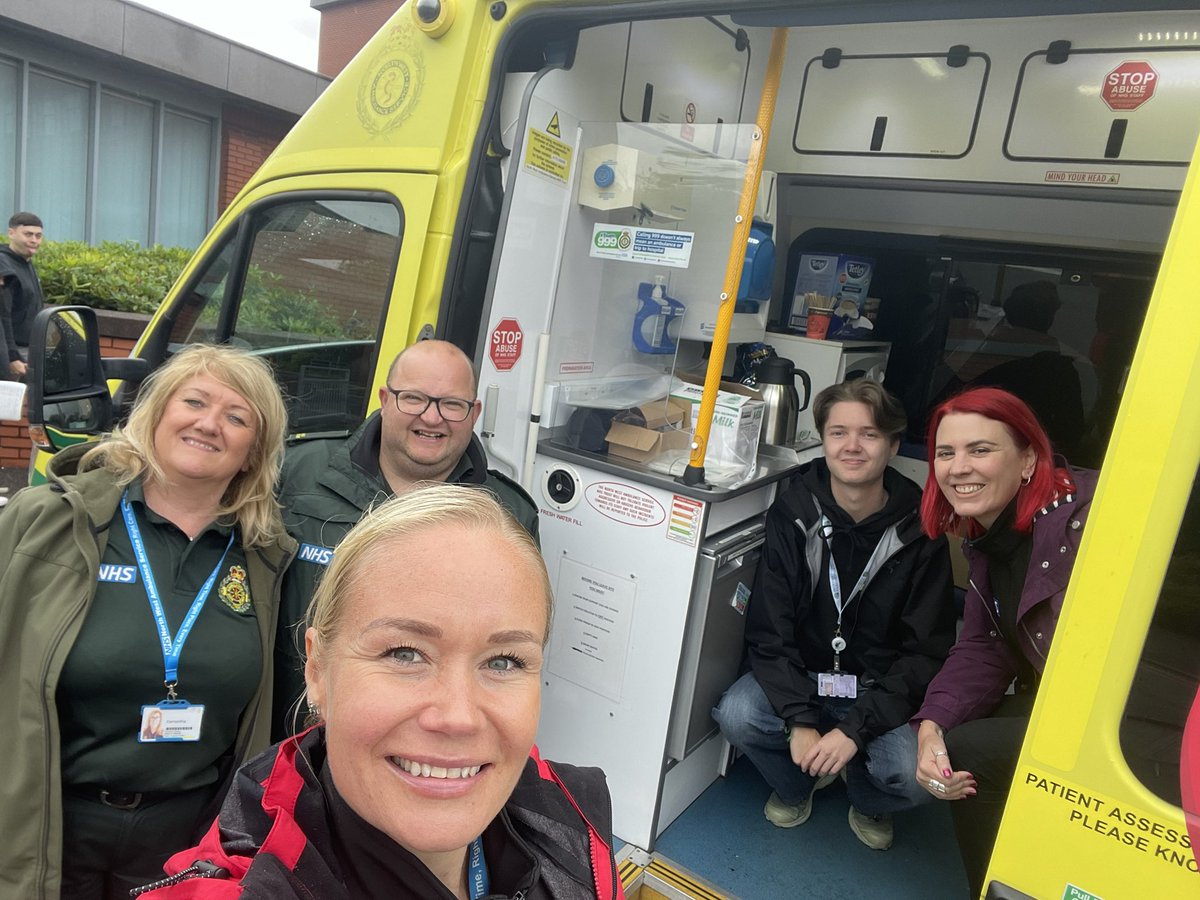Another soggy <a href="/NWAmbulance/">North West Ambulance Service</a> roadshow with <a href="/Bohobuddhagirl/">Lynne Kerrigan 🚐✌</a> and @NWAmb_F2SU today speaking to our PTS and PES staff across Manchester ED’s about all staff welfare, wellbeing and how we can provide support 🚑 💚

#StopSpeakSupport