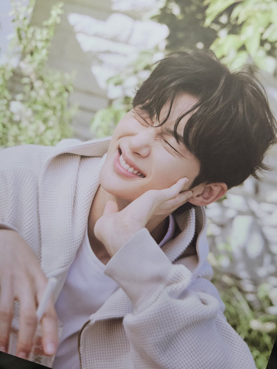 sweetboywoo's tweet photo. official md so pretty🥹

#변우석 #ByeonWooSeok

Cr bws cong https://t.co/xPrrcNryvI