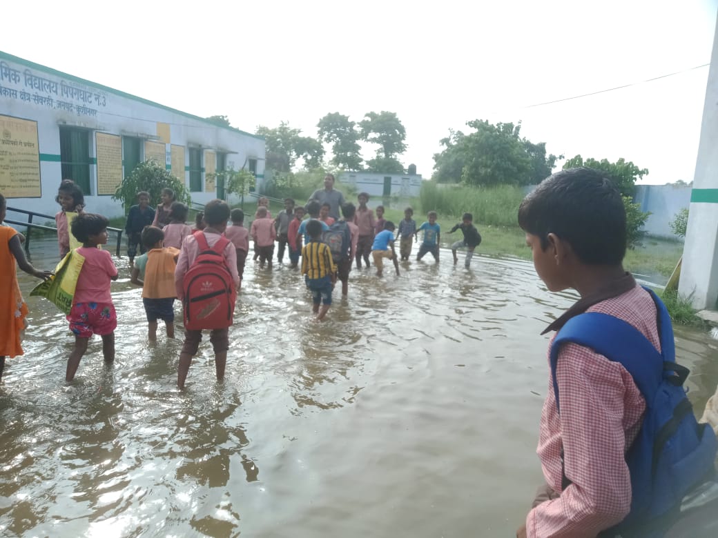 Aise jaye school 
मा० <a href="/myogiadityanath/">Yogi Adityanath</a> जी शिक्षक देश के निर्माण में नींव का पत्थर होता है। शिक्षकों पर इतना अविश्वास करना उचित नहीं है।।
हमारी मांगे पूरी हो ??
#BoycottOnlineAttendance
#UPbasiceducation
#संघे_शक्ति_सर्वदा 
<a href="/thisissanjubjp/">Sandeep Singh</a> 
<a href="/Aamitabh2/">Amitabh Agnihotri</a>