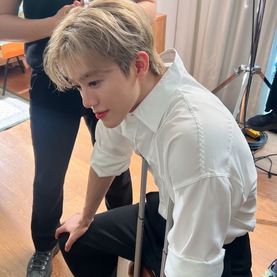 fanpjin's tweet photo. “ไหนบอกโดนบังคับให้แต่งไง ทำไมยอมเขาขนาดนั้น”

“คงเพราะสงสารมั้ง แค่โดนบังคับมาแต่งกับกูก็สงสารละ เขาอยากแต่งตัวพรีเวดดิ้ง หรือเลือกชุดแต่งงานยังไง หรือหลังจากแต่งจะยังไง กูจะตามใจเอง”

“หลงมากเลยดิ พึ่งเจอกันแท้ ๆ”

“ใครว่ากูเพิ่งเจอ กูกับน้องเจอกันมานานแล้ว แต่เขาจำกูได้ที่ไหน” https://t.co/sbjpBIBgNu