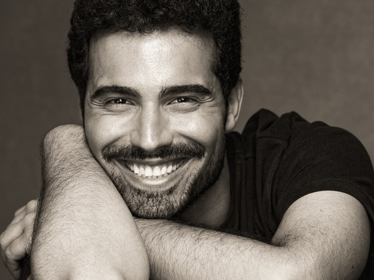 Javier_Dut's tweet photo. "Somos de quien nos mueve el mundo con solo una sonrisa" 🌠📸 @mantrana
#nuevobook #foto #javierdut #cantante #actor #escritor #headshot #smile #sonrisa #foto #fotógrafo #sesiondefotos #javiermantrana https://t.co/WxEaxDvxJ2