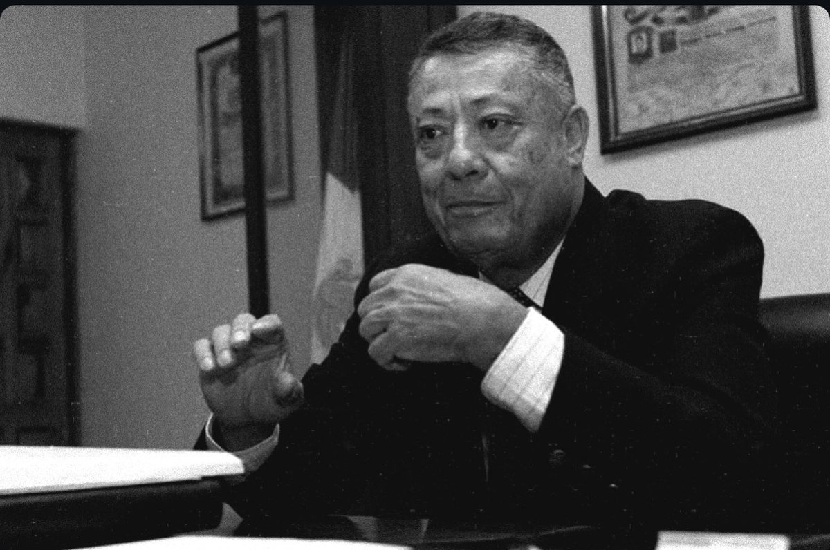 Lamento profundamente la partida de Enrique Alfaro Anguiano, señor padre de nuestro Gobernador y amigo, Ing. <a href="/EnriqueAlfaroR/">Enrique Alfaro</a> , acaecido esta madrugada.

Mi más sentido pésame, las oraciones están hoy con sus familiares y amigos, descanse en paz 🕊️.