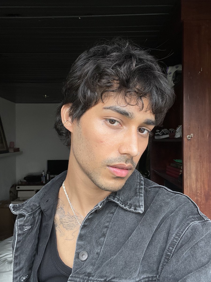 morilolemos's tweet photo. Just being a movie star in my head with this new haircut 🤬 https://t.co/Nhf1qrYFUZ