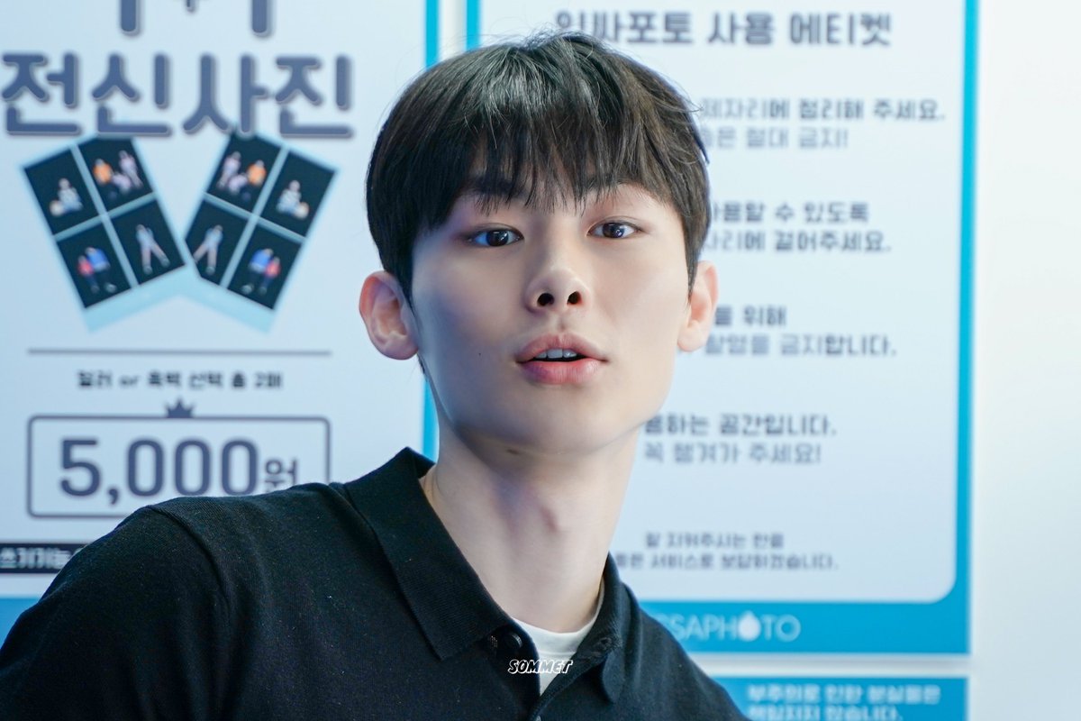 sommet_LSG's tweet photo. 240707 
#이승규 #LeeSeungGyu #SGOTD #오늘의이승규 #イ・スンギュ #李升規 

생일 D-1 승규시!
인화지 나오는 거 기다리기 🫧 https://t.co/m7tV1zFwor