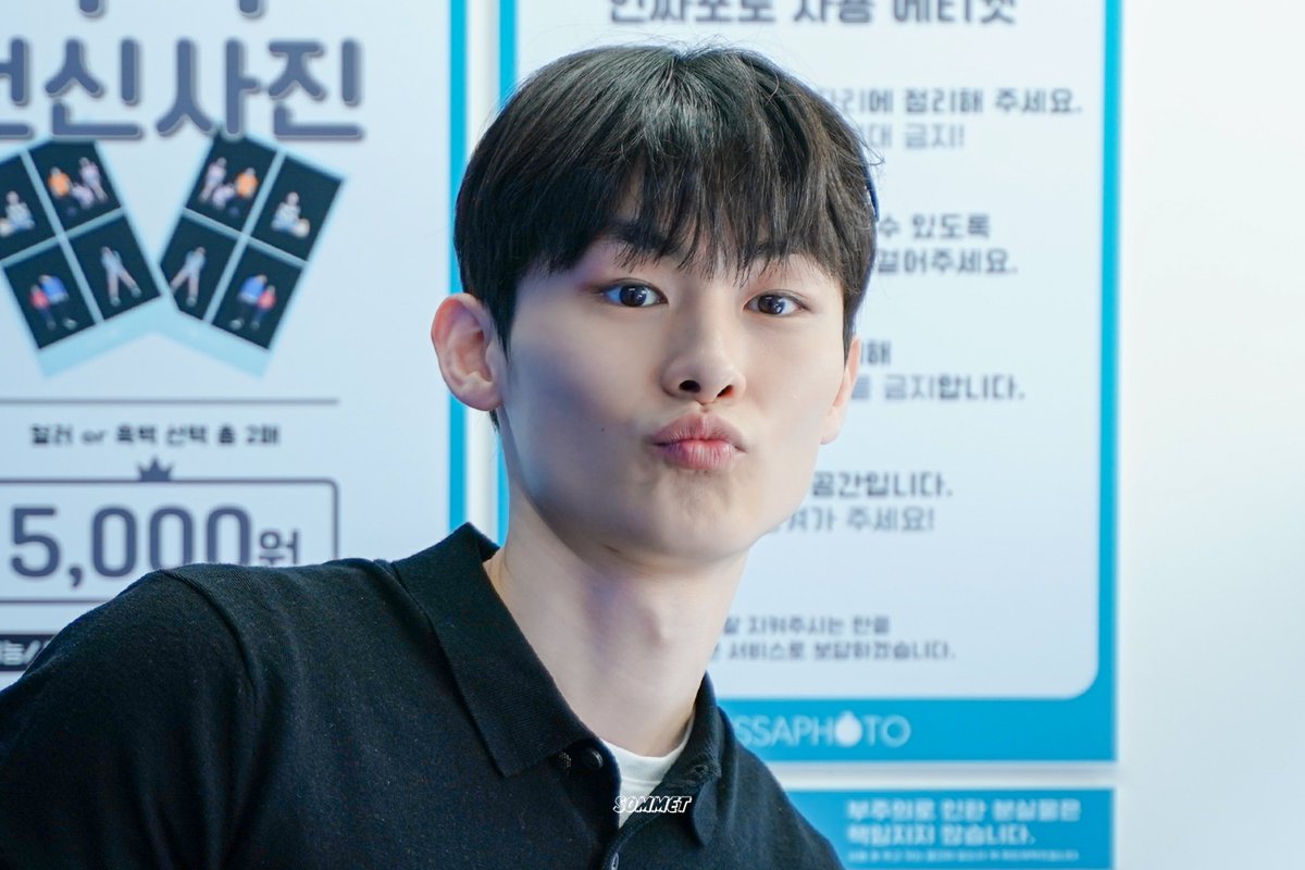 sommet_LSG's tweet photo. 240707 
#이승규 #LeeSeungGyu #SGOTD #오늘의이승규 #イ・スンギュ #李升規 

생일 D-1 승규시!
인화지 나오는 거 기다리기 🫧 https://t.co/m7tV1zFwor