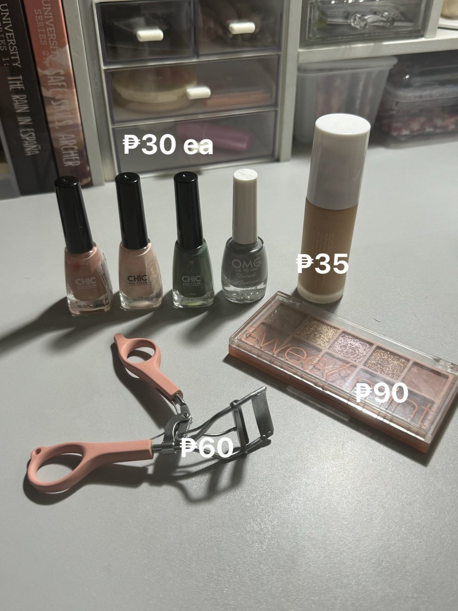 akiryaii's tweet photo. wts lfb, nail polish and makeup essentials. — ₱ in pic

— payo
— x sensi, impa. https://t.co/H2AFdWCntn