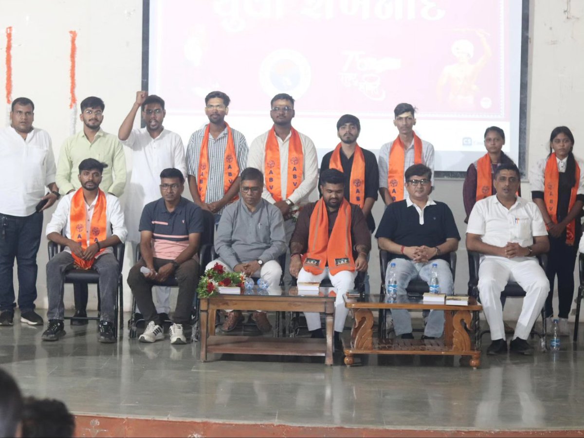 ABVPGujarat's tweet photo. #NationalStudentsDay અને અખિલ ભારતીય વિદ્યાર્થી પરિષદના 76 માં સ્થાપના દિવસ નિમિતે #ABVPTapi જિલ્લા દ્વારા વ્યારા નગરની કારોબારીની ઘોષણા કરવામાં આવી. જેમાં પ્રદેશ સંગઠન મંત્રી શ્રી હિમાલયસિંહ ઝાલા વિશેષ ઉપસ્થિત રહ્યા.
#ABVP76
#ABVPFoundationDay
#ABVPGujarat https://t.co/KRp4BriRv1