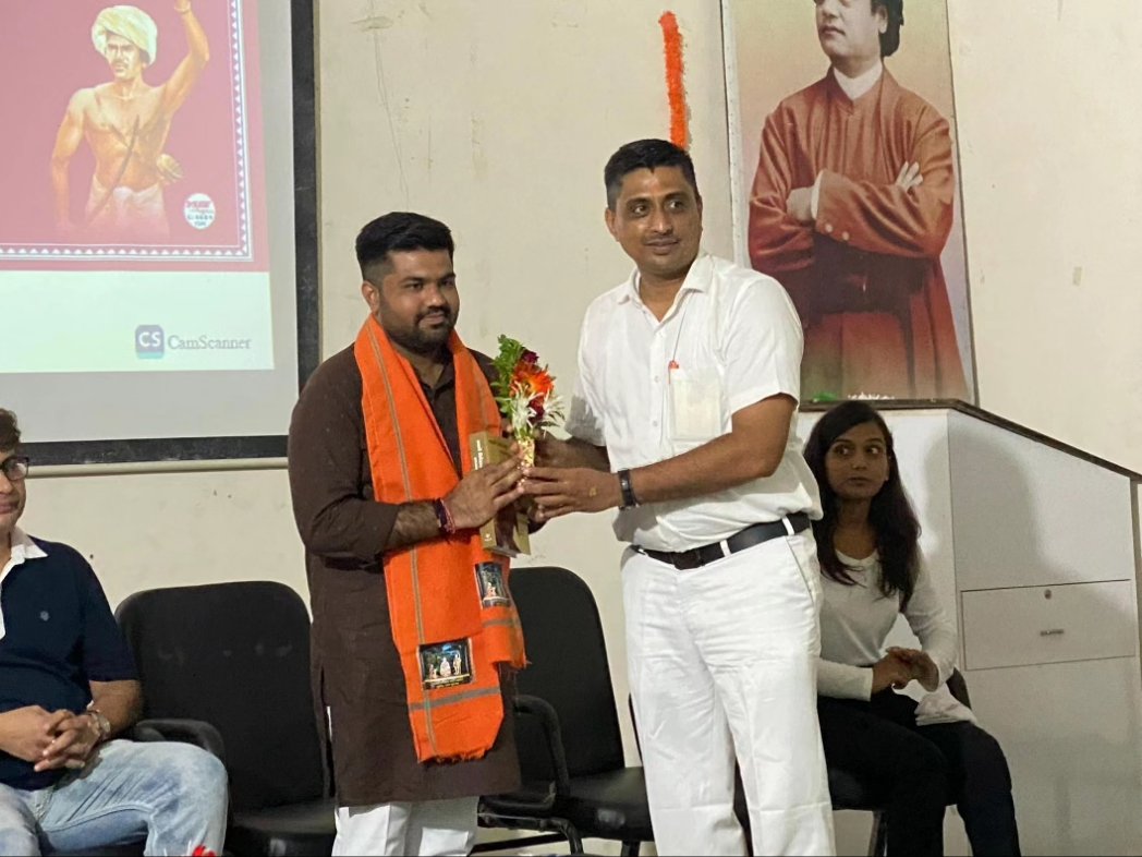ABVPGujarat's tweet photo. #NationalStudentsDay અને અખિલ ભારતીય વિદ્યાર્થી પરિષદના 76 માં સ્થાપના દિવસ નિમિતે #ABVPTapi જિલ્લા દ્વારા વ્યારા નગરની કારોબારીની ઘોષણા કરવામાં આવી. જેમાં પ્રદેશ સંગઠન મંત્રી શ્રી હિમાલયસિંહ ઝાલા વિશેષ ઉપસ્થિત રહ્યા.
#ABVP76
#ABVPFoundationDay
#ABVPGujarat https://t.co/KRp4BriRv1