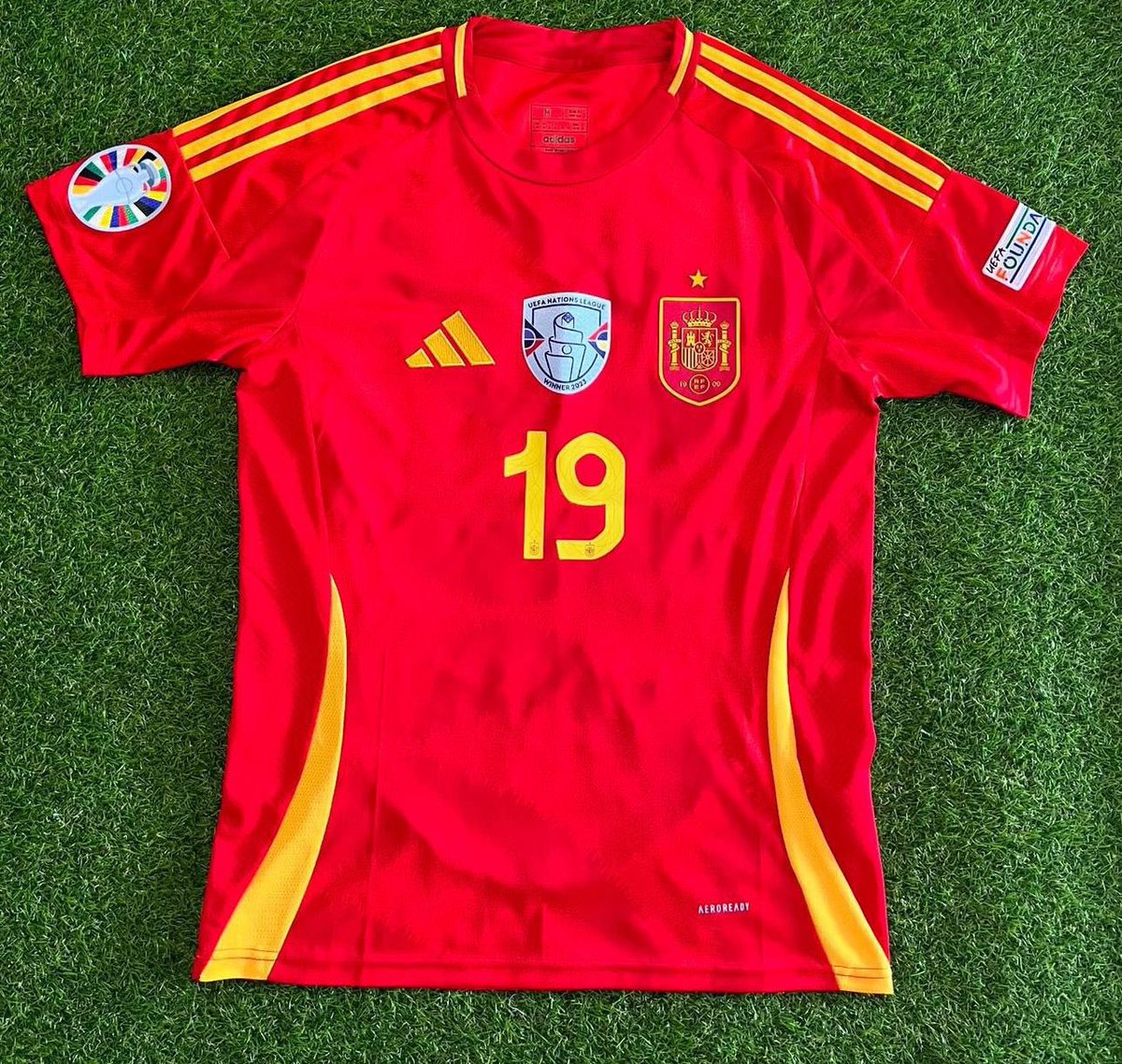 🎁🛍️ SORTEO‼️

👕 si España  GANA a Francia , sorteamos camisetas elegir  entre todos los que hagan RT a este tweet y nos sigan

✅ RT + FOLLOW 

✈️ Envio internacional a todo el mundo