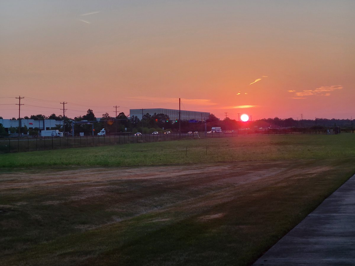 NWS_BaltWash's tweet photo. Another hot and humid day ahead. Heat advisories are in effect from noon-8pm today for heat index values over 100 degrees. Use caution if spending extended time outdoors.  Isolated showers &amp; t-storms bring a little relief to some later this afternoon. #MDwx #VAwx #WVwx #DCwx https://t.co/ivhOmNp0D9