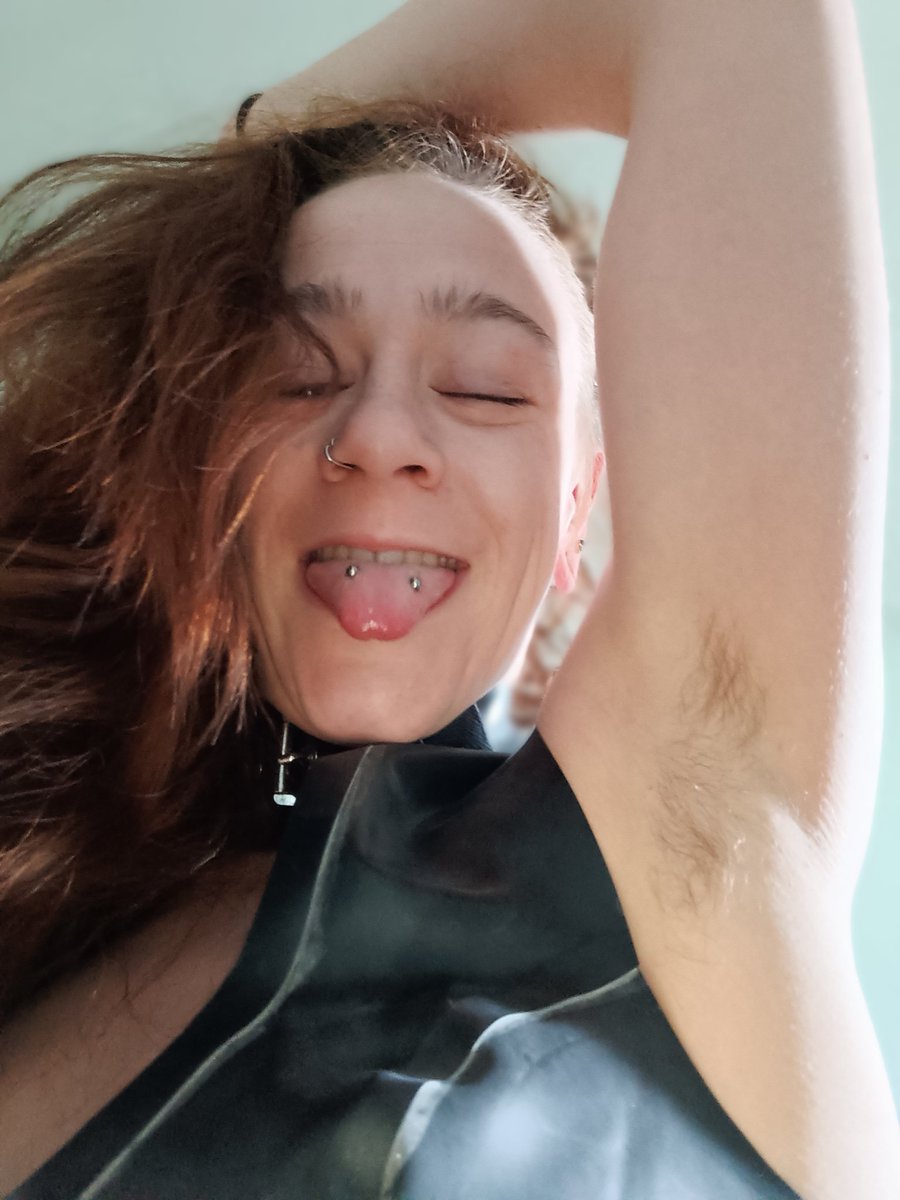 Princessleelu's tweet photo. Once you've seen me in it's hard to resist me😍😋
The tightness on my body is like no other to you https://t.co/qNlMfUiNcj