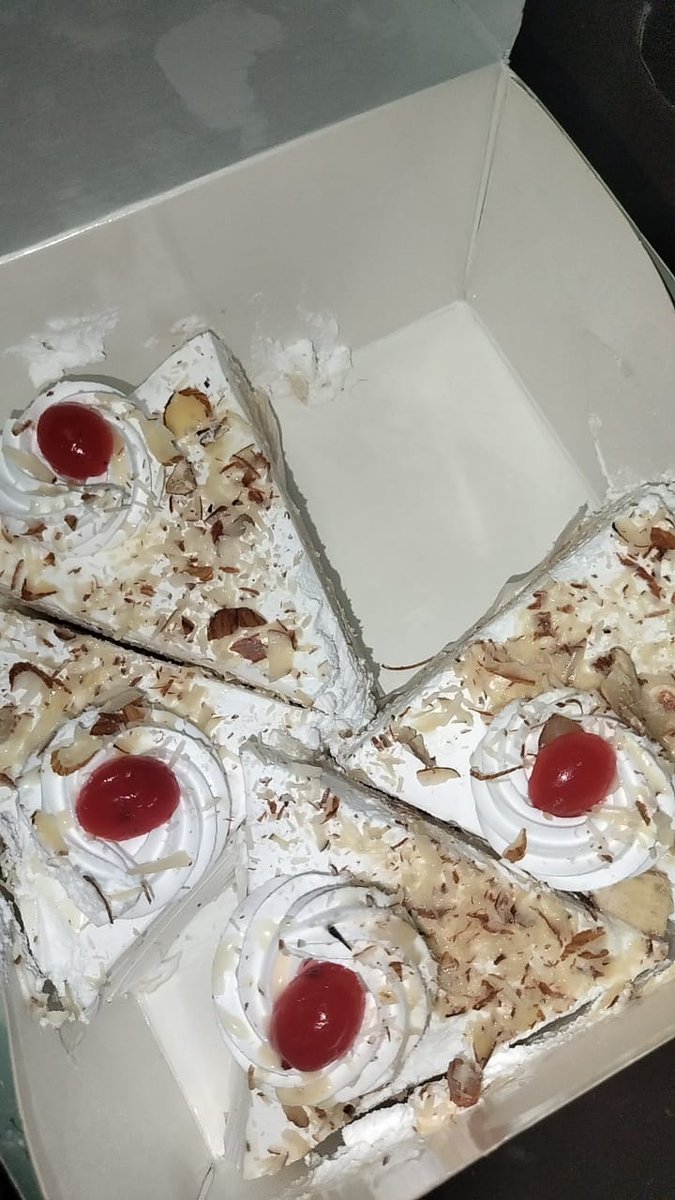 Its_Anu_Verma's tweet photo. My favourite 🍰🍰
.
.
#pestry
#yummy
#foodie https://t.co/rv3nmYhPPv