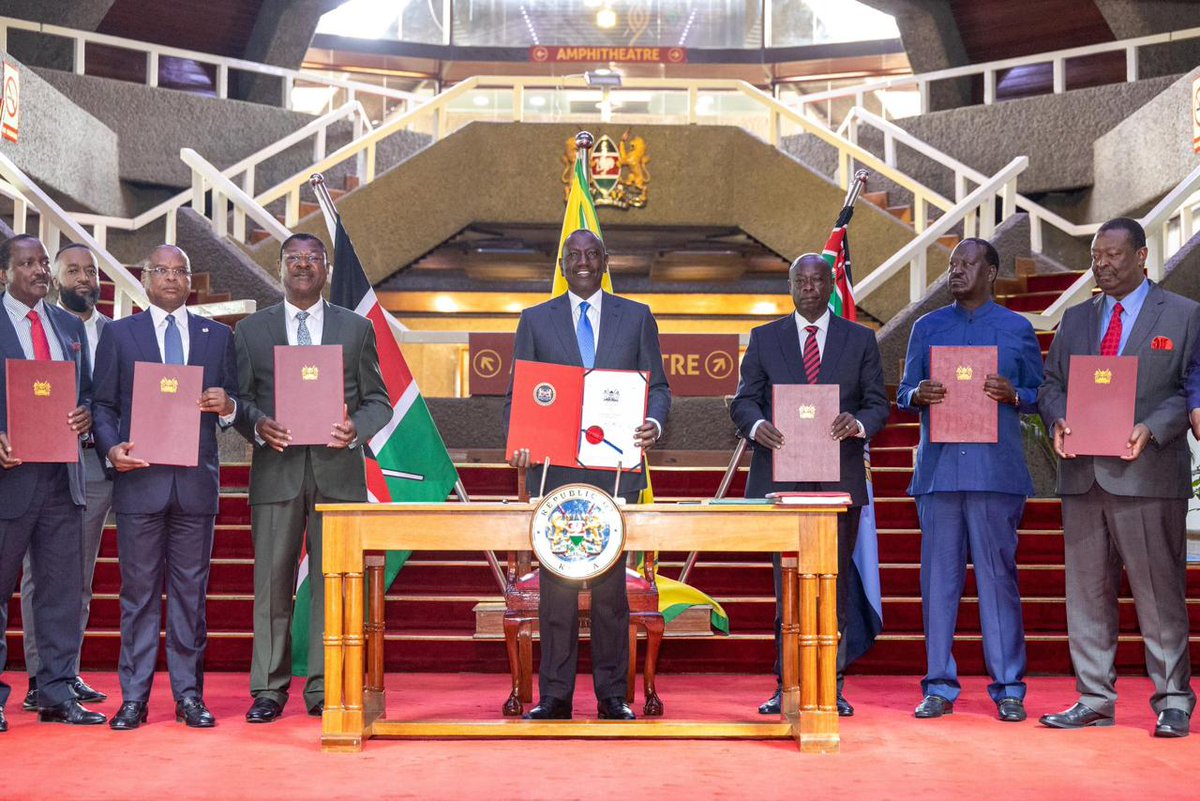ustadhie's tweet photo. These are Kenya's enemies in one photo.
Martha Karua kitenge ilikua haijakauka but you can count her in.
#COMPLETEOVERHAUL https://t.co/uCOC6uMuxL
