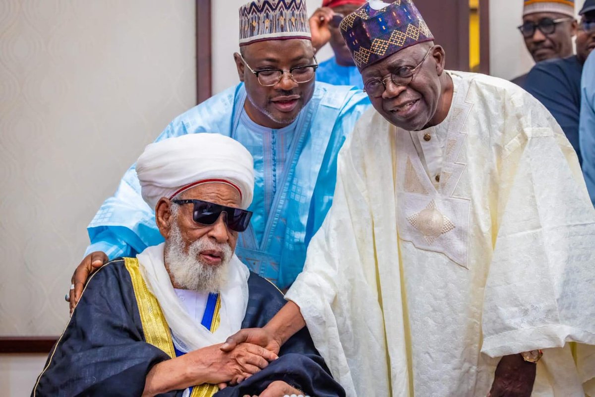 bbchausa's tweet photo. Tinubu ya taya Sheikh Dahiru Bauchi murnar cika shekara 100 

https://t.co/mLw5soLlq0 https://t.co/3KgAHYktOc