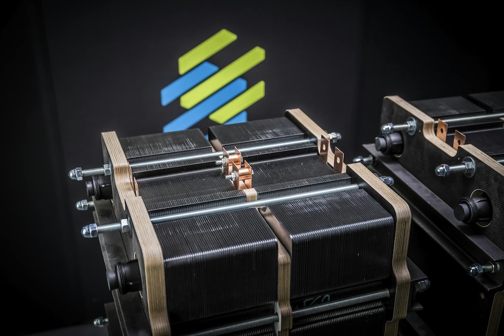 umweltdesigner's tweet image. CMBlu Energy: Innovative Organic-SolidFlow-Batterien

CMBlu Energy konzentriert sich auf die Produktion von Organic SolidFlow-Batterien, die auf organischen, recycelbaren Materialien basiert #Energiespeicherung #cmbluenergy #Solidflow #Strompeicher #energy
umweltdesigner.de/blog/cmblu-ene…