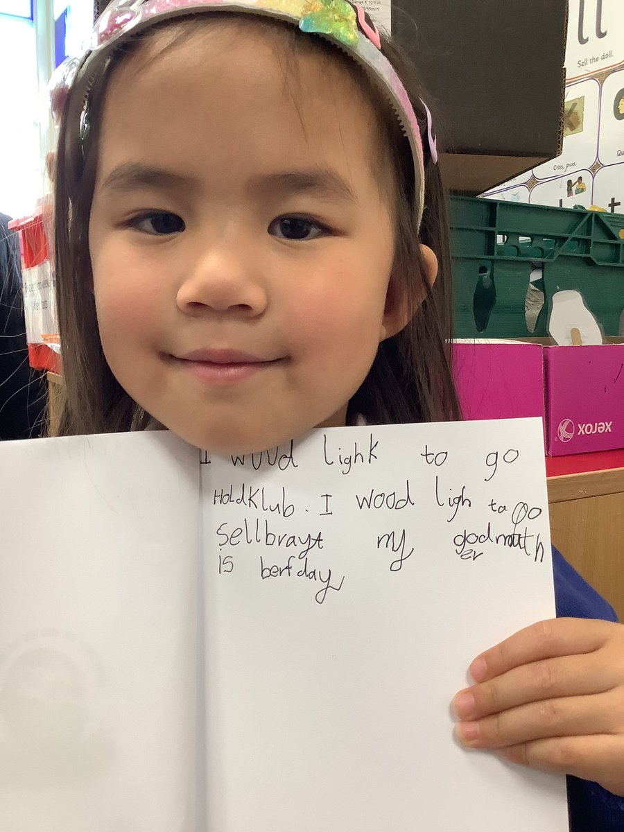 LarkHallPrimary's tweet photo. Reception are dreaming of sunnier weather and making holiday plans in their new summer diaries! #lhwaterloo #lheyfs #lhuecl #lhpscd https://t.co/Zfv7ZbaOjx