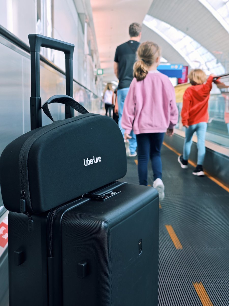 LiberLive289003's tweet photo. 🎤🎸Experience the freedom of live music wherever you go with LiberLive C1. 
Weighing just 1900g/4.1lb with an innovative foldable unibody design, LiberLive C1 is portable to travel with ease. 🛫

#LiberLive #LiberLiveC1 #LiberLiverC1StringlessBackingGuitar #music #guitar #vocal https://t.co/i2NL8NnA2G