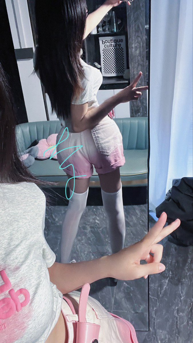 nailuo119's tweet photo. 好想要爸爸把我解开😍#原味丝袜 #小狗 #萝��� https://t.co/PJFT7CrI1q