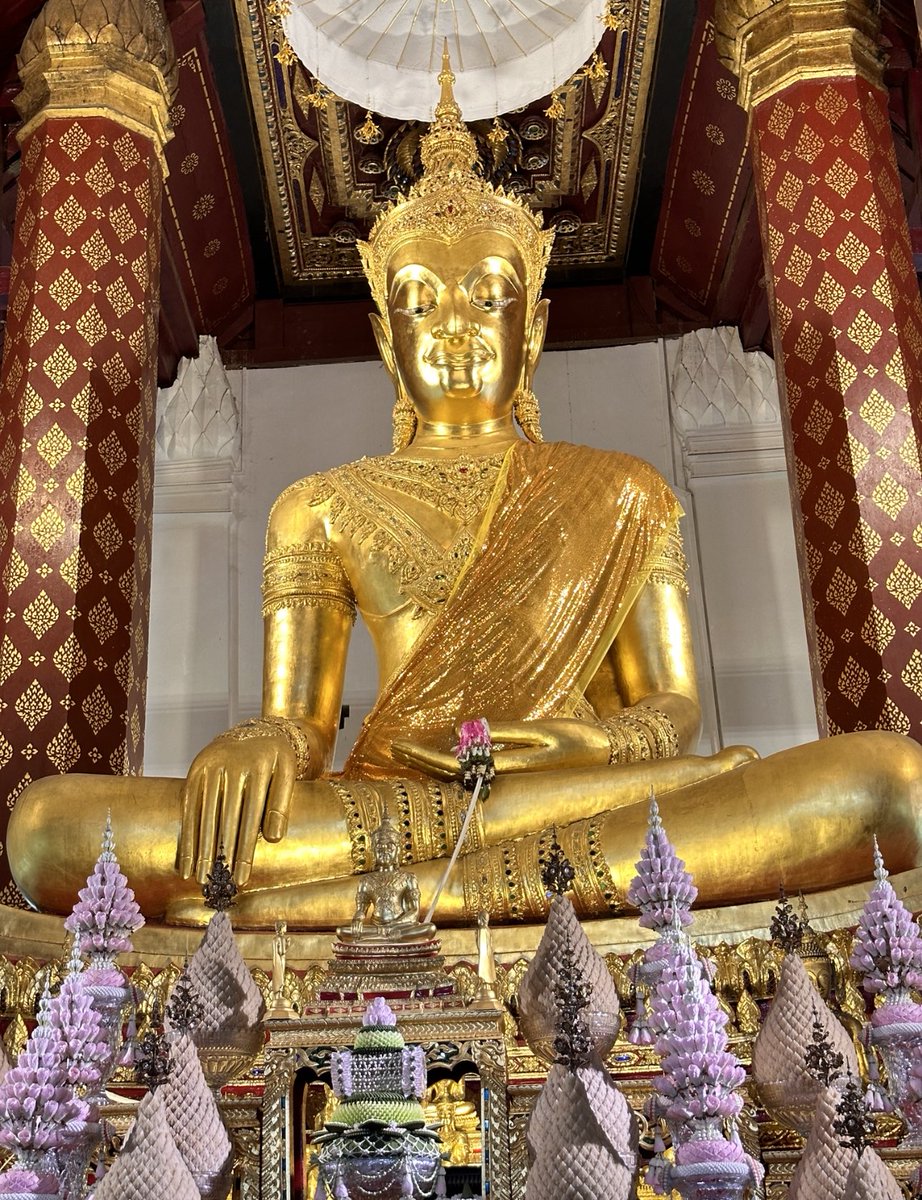 desirposter1565's tweet photo. ใครไปอยุธายา แนะนำวัดที่ต้องไปเลยคือวัดหน้าพระเมรุ กิมมิคเยอะแบบแค่ได้เดินเข้าไปเฉยๆก็ได้เสริมดวงให้เราและ ทั้งยันต์โสฬสมงคลเหนือประตูขาเข้า ปัดเป่าสิ่งไม่ดี ด้านในเพดานโบสถ์ก็มงคลจักรวาล เสริมอำนาจวาสนา ในตาซ้ายของพระพุทธนิมิตวิชิตมาร ก็มียันต์บัวแก้ว เวลาขอพรให้มองตรงจุดนี้ ขาออกเหนือประตูมียันต์มหาจักพรรดิอยู่ด้วย ให้ตั้งใจขอพรตอนขาออกอีกที